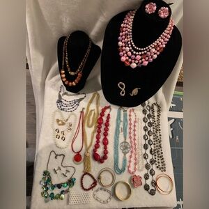 Large Mixed 30 piece Jewelry Lot